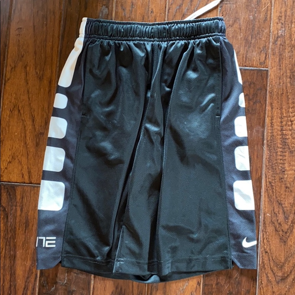 Nike Elite boys basketball shorts (2 pairs) size M
